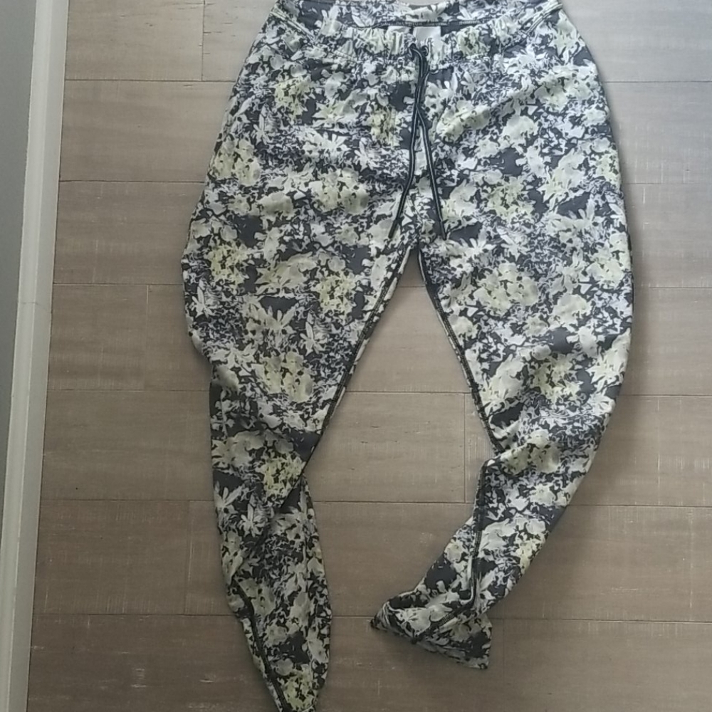 Lululemon Joggers- Floral Print- Size 6